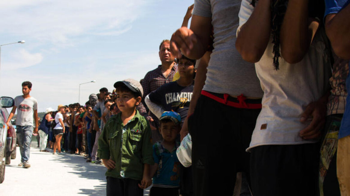 Στη Βουλή οι καταγγελίες για τις αδιαφανείς διαδικασίες σίτισης προσφύγων από μέλη του ΣΥΡΙΖΑ